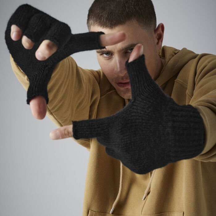 Fingerless gloves Thumbnail